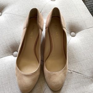 Size 7 Nine West nude/blush block heel pumps